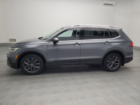 Used 2022 Volkswagen Tiguan SE image 2