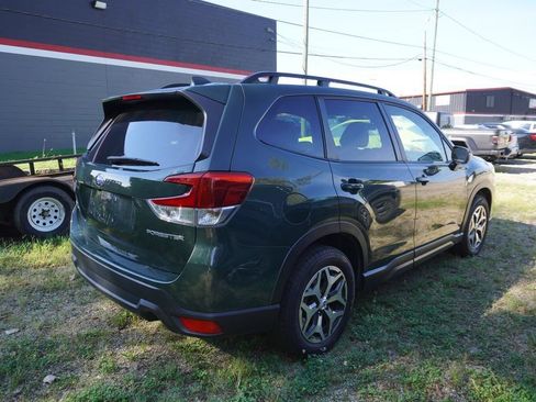 Used 2023 Subaru Forester Premium AWD/4WD image 6