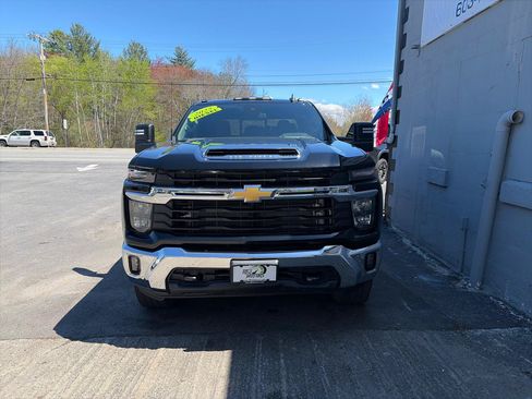 Used 2025 Chevrolet Silverado 2500 LT w/ Convenience Package AWD/4WD image 3