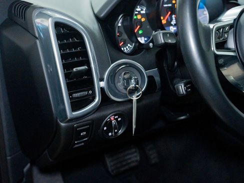 Used 2016 Porsche Cayenne image 22