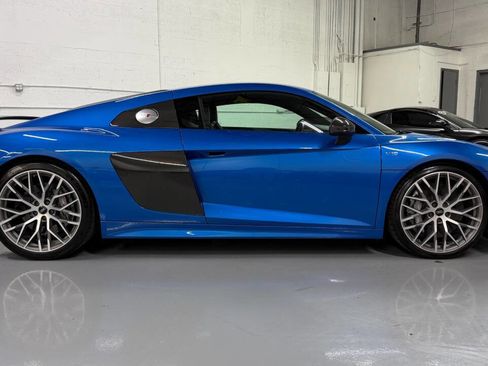 Used 2017 Audi R8 V10 plus w/ Full Leather Package image 9
