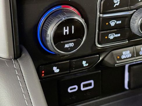 Used 2024 Chevrolet Suburban Z71 w/ Luxury Package image 23