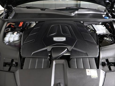 Used 2023 Porsche Cayenne Platinum Edition image 25