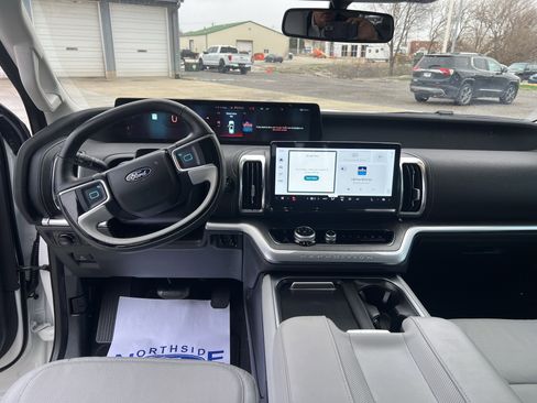 Used 2025 Ford Expedition Platinum w/ Platinum Ultimate Package image 21