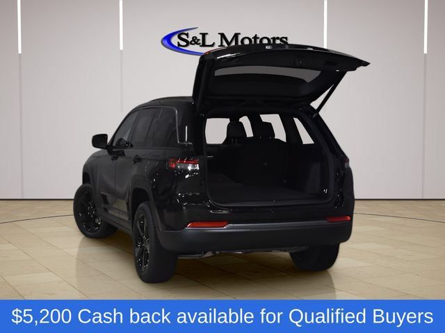 New 2026 Jeep Grand Cherokee Limited w/ Limited Altitude Package AWD/4WD image 12