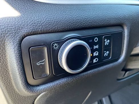 Used 2023 Ford Explorer XLT AWD/4WD image 23