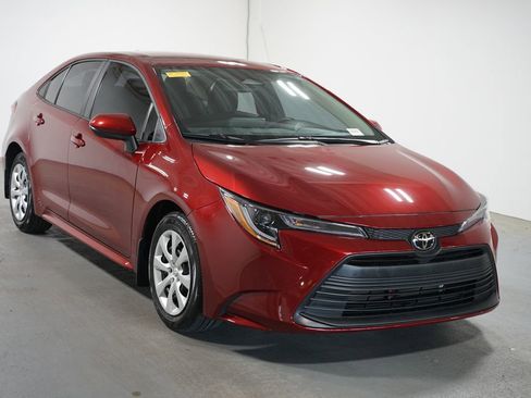 Used 2025 Toyota Corolla LE image 3