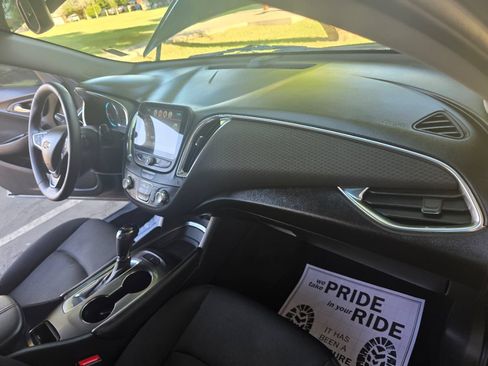 Used 2016 Chevrolet Malibu LT FWD image 34