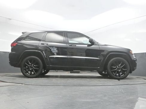Used 2018 Jeep Grand Cherokee Altitude AWD/4WD image 37