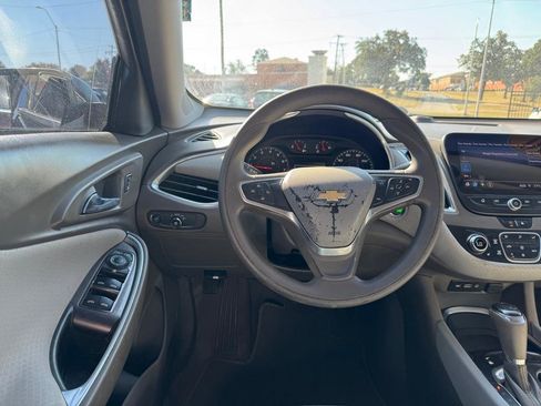 Used 2020 Chevrolet Malibu LT image 12