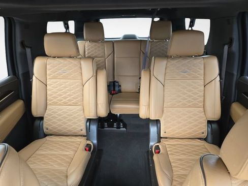 Certified 2022 Cadillac Escalade ESV Sport AWD/4WD image 35