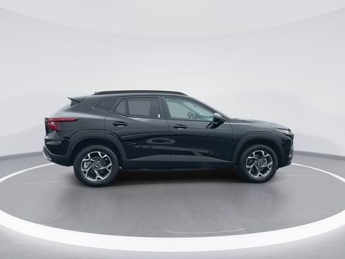 New 2026 Chevrolet Trax LT w/ Driver Confidence Package FWD image 9