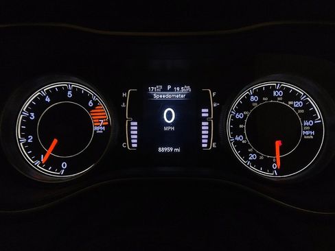 Used 2019 Jeep Cherokee Latitude w/ Popular Appearance Group FWD image 23