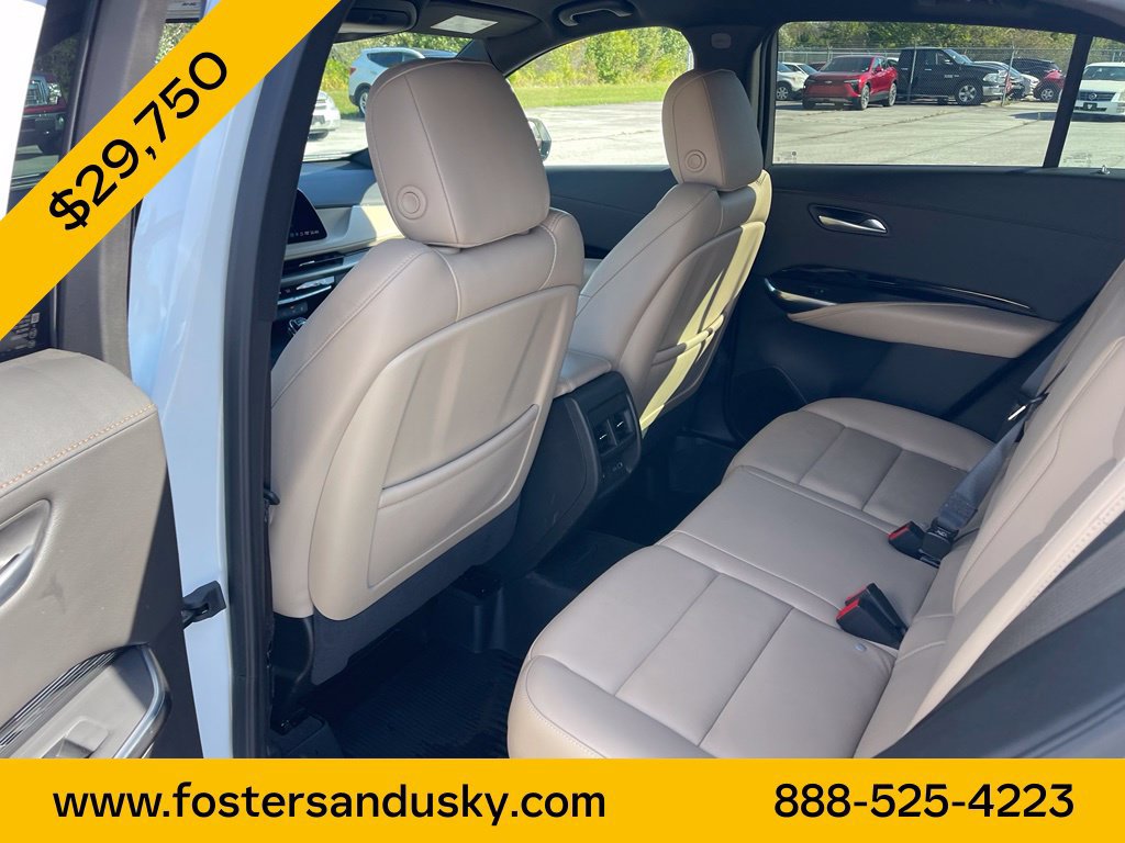 Used 2024 Cadillac XT4 Luxury w/ Cold Weather Package FWD image 15