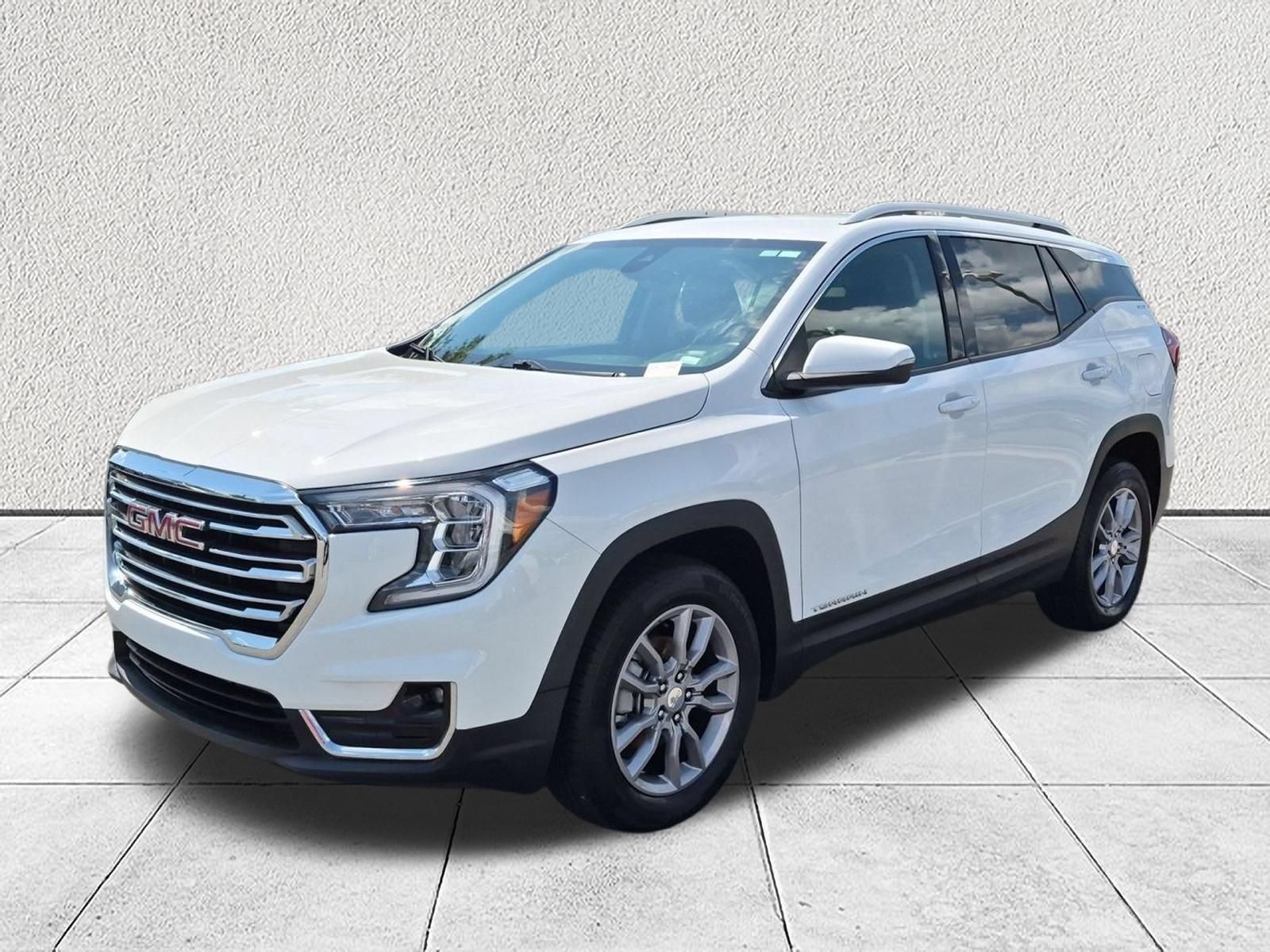 Used 2024 GMC Terrain SLT AWD/4WD image 7