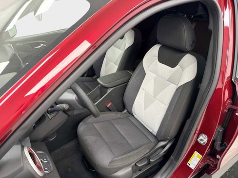 Used 2025 Chevrolet Trax RS w/ Driver Confidence Package image 13