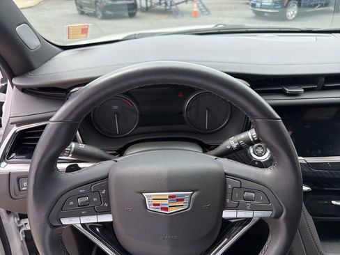Used 2021 Cadillac XT6 Premium Luxury AWD/4WD image 16