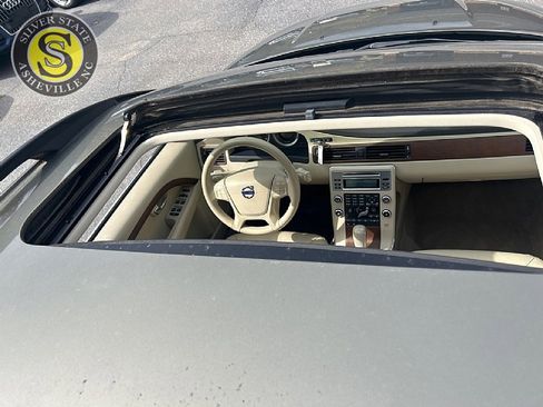 Used 2011 Volvo XC70 3.2 image 25