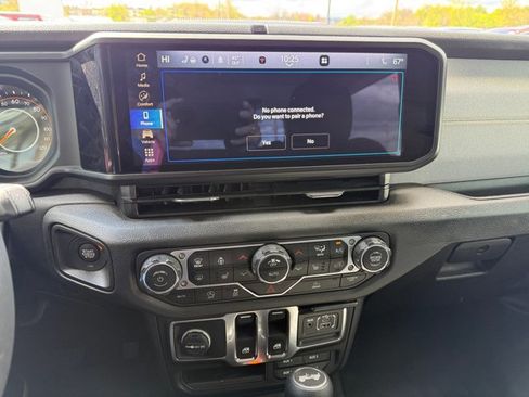 Used 2025 Jeep Wrangler Sport AWD/4WD image 17