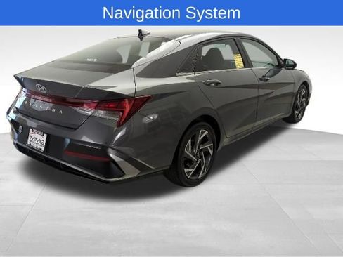 Used 2025 Hyundai Elantra SEL FWD image 5