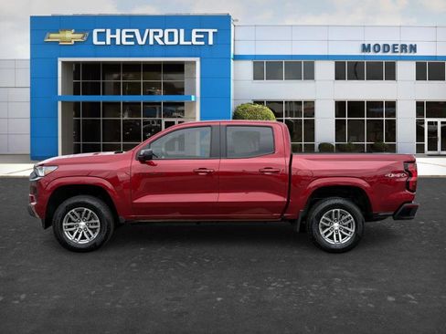 Used 2023 Chevrolet Colorado LT w/ LT Convenience Package II AWD/4WD image 2
