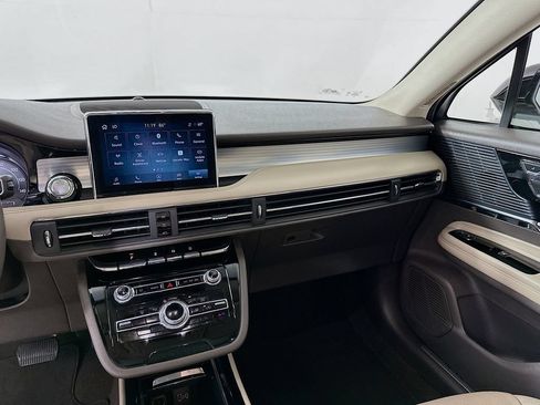 Used 2021 Lincoln Corsair AWD w/ Premium Package image 20