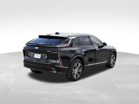 New 2026 Cadillac Lyriq Luxury AWD/4WD image 4