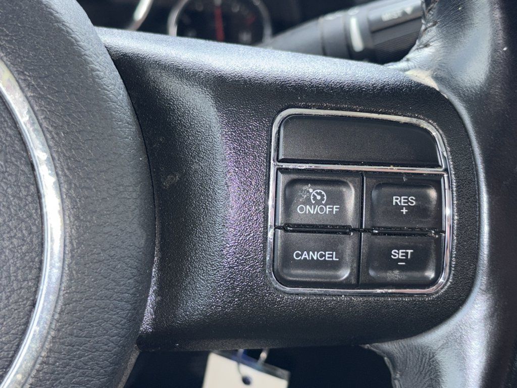 Used 2018 Jeep Wrangler Unlimited Rubicon w/ Connectivity Group AWD/4WD image 8