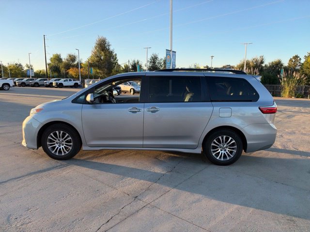 Used 2018 Toyota Sienna XLE FWD image 9
