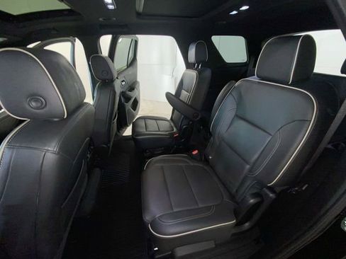 Certified 2023 Chevrolet Traverse Premier w/ Redline Edition AWD/4WD image 13