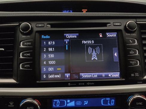 Used 2019 Toyota Highlander XLE image 25