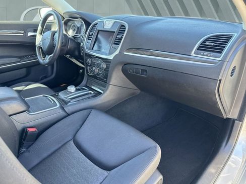 Used 2019 Chrysler 300 Touring w/ Driver Convenience Group image 28