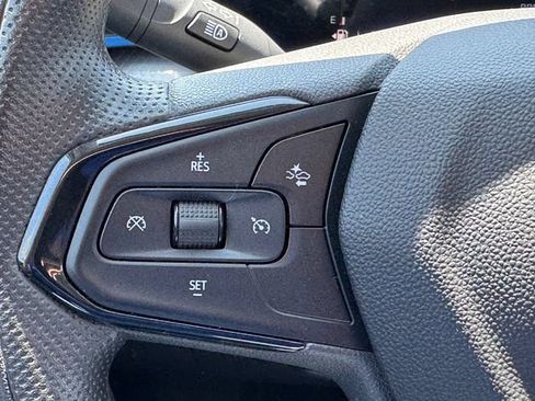 Certified 2025 Chevrolet Trax LT FWD image 18