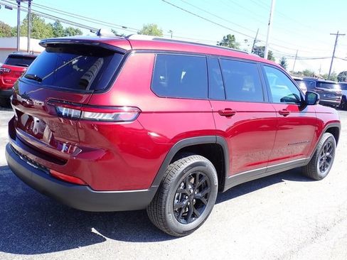 New 2025 Jeep Grand Cherokee L Altitude image 7