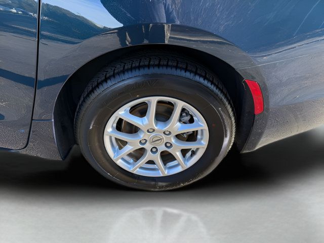 Used 2024 Chrysler Pacifica Touring-L FWD image 26