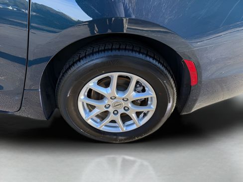 Used 2024 Chrysler Pacifica Touring-L FWD image 26