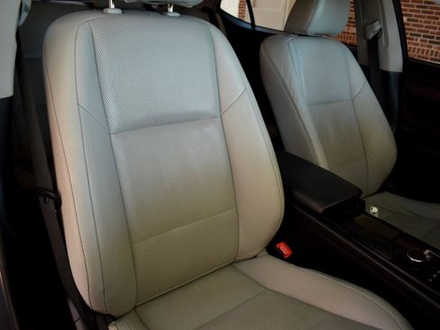 Used 2014 Lexus ES 350 w/ Luxury Package FWD image 34