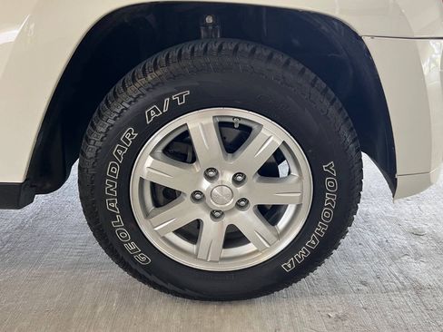 Used 2010 Jeep Grand Cherokee Limited AWD/4WD image 29