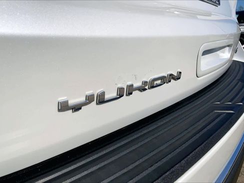 Used 2023 GMC Yukon XL SLT image 28