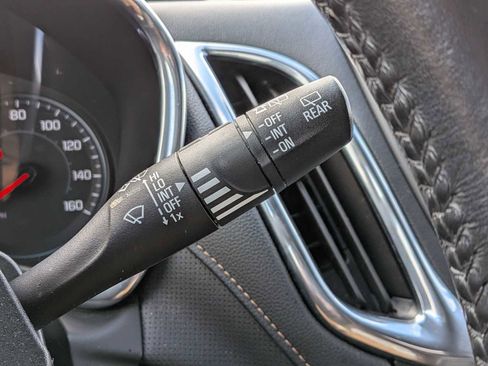 Used 2020 Chevrolet Equinox Premier AWD/4WD image 25