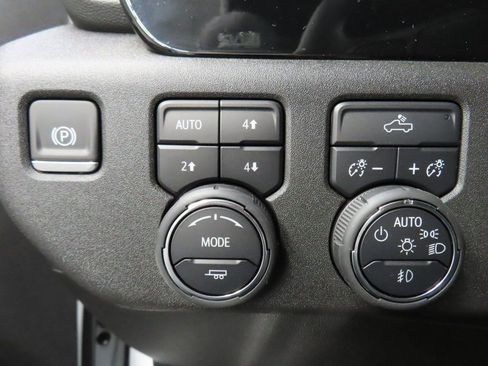 Used 2025 Chevrolet Silverado 1500 RST w/ Z71 Off-Road Package image 45