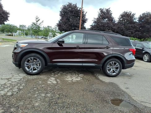 Used 2023 Ford Explorer XLT w/ Equipment Group 202A AWD/4WD image 2