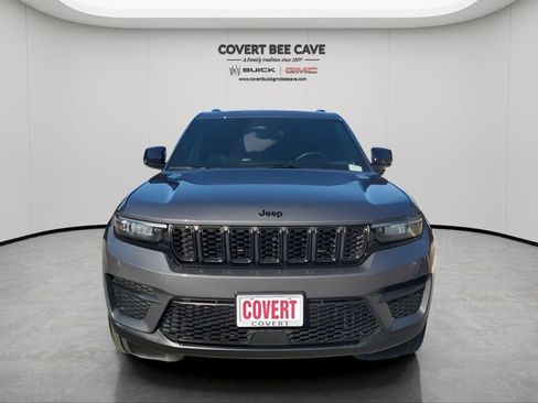 Used 2023 Jeep Grand Cherokee Altitude image 2