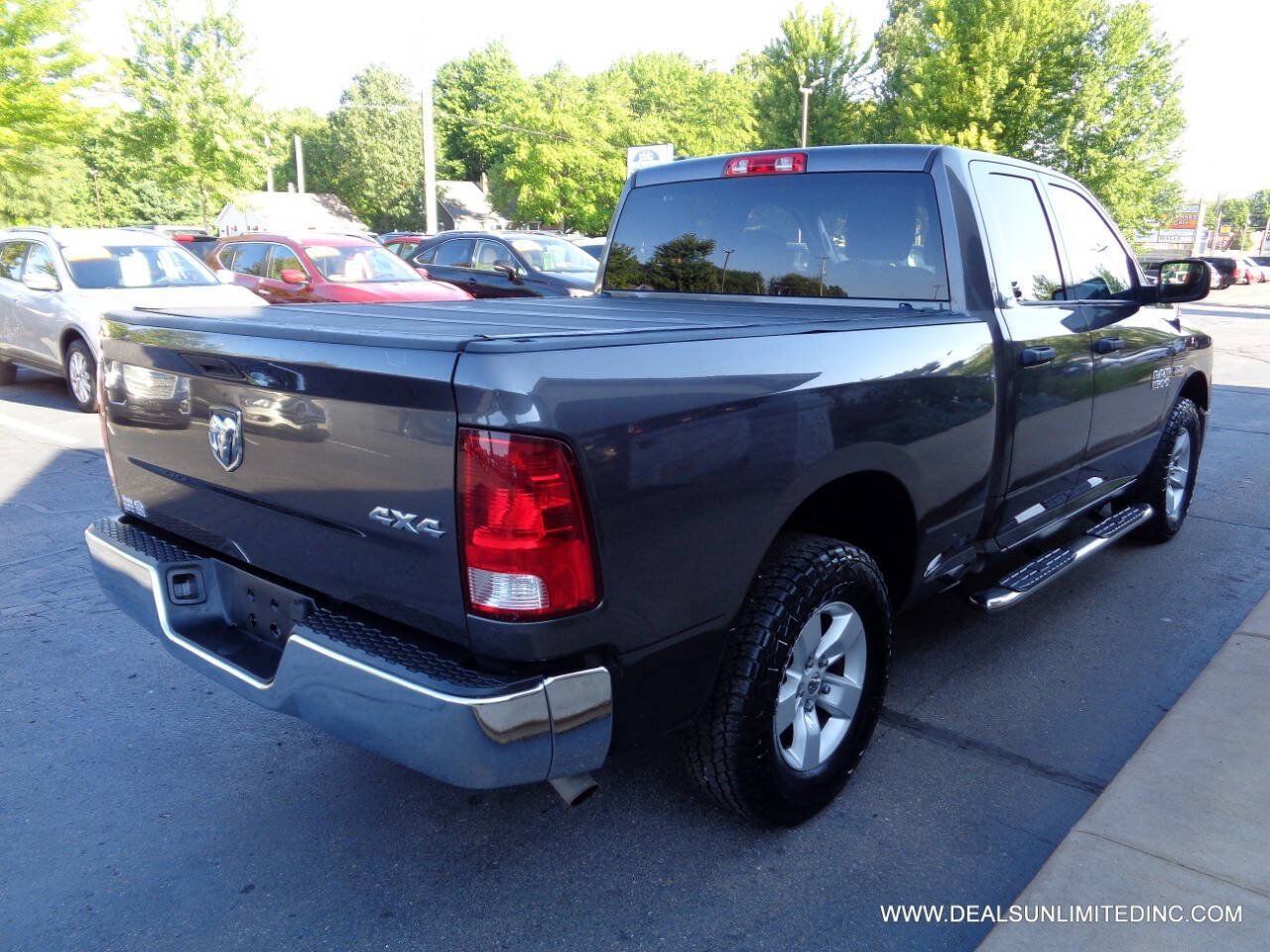 Used 2018 RAM 1500 ST w/ SXT Appearance Group AWD/4WD image 3