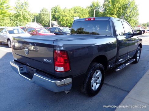 Used 2018 RAM 1500 Express AWD/4WD image 3