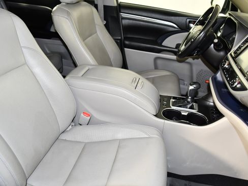 Used 2018 Toyota Highlander Limited w/ Protection Package #3 image 43