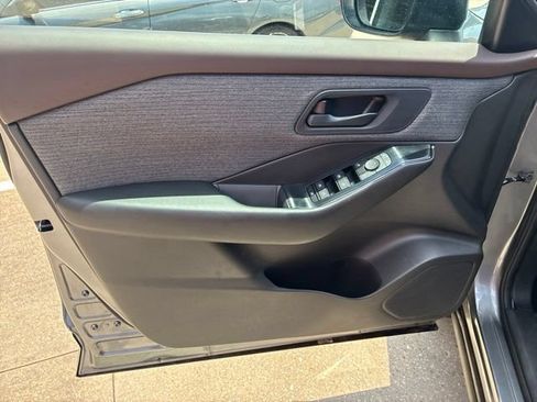 Used 2023 Nissan Rogue S FWD image 18