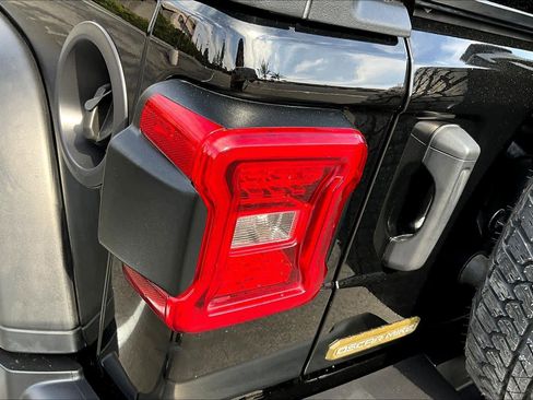 Used 2021 Jeep Wrangler Unlimited Sport image 26