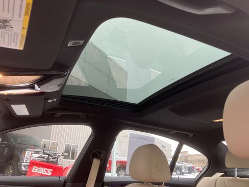 Used 2021 BMW 530i xDrive image 21