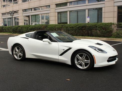 Used 2017 Chevrolet Corvette Stingray Coupe w/ 1LT RWD image 2